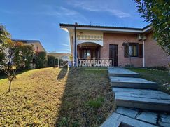 Casa Bi/Trifamiliare in Residenziale