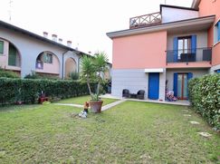 Casa Bi/Trifamiliare in Residenziale