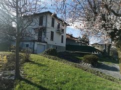 Casa Bi/Trifamiliare in Residenziale