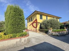 Casa Bi/Trifamiliare in Residenziale