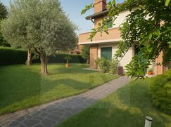 Casa Bi/Trifamiliare in Residenziale