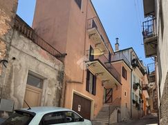 Casa Bi/Trifamiliare in Residenziale