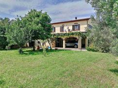 Casa Bi/Trifamiliare in Residenziale