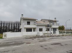 Casa Bi/Trifamiliare in Residenziale