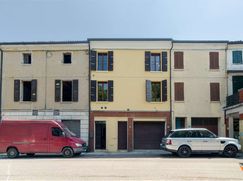 Casa Bi/Trifamiliare in Residenziale