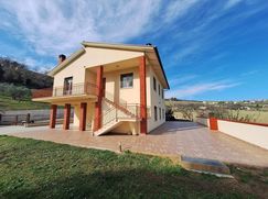 Casa Bi/Trifamiliare in Residenziale