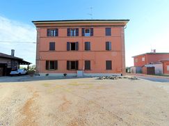 Casa Bi/Trifamiliare in Residenziale
