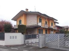 Casa Bi/Trifamiliare in Residenziale