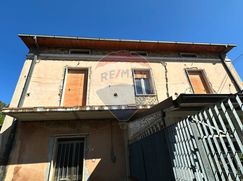 Casa Bi/Trifamiliare in Residenziale