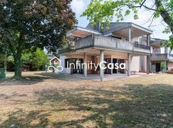 Casa Bi/Trifamiliare in Residenziale