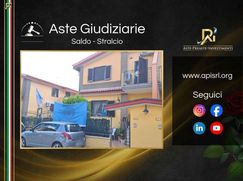 Casa Bi/Trifamiliare in Residenziale