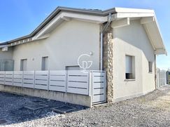 Casa Bi/Trifamiliare in Residenziale
