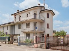 Casa Bi/Trifamiliare in Residenziale