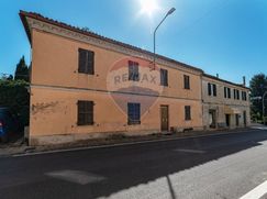 Casa Bi/Trifamiliare in Residenziale