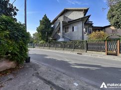 Casa Bi/Trifamiliare in Residenziale
