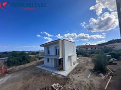 Casa Bi/Trifamiliare in Residenziale