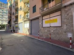 Negozio/Locale commerciale in Commerciale