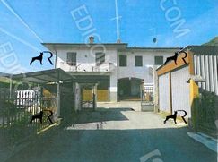 Casa Bi/Trifamiliare in Residenziale