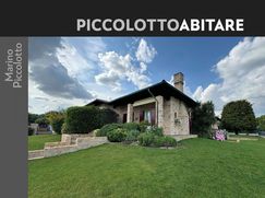 Casa Bi/Trifamiliare in Residenziale