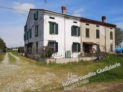 Casa Bi/Trifamiliare in Residenziale