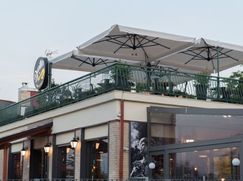 Attività/Licenza (con o senza mura) in Commerciale