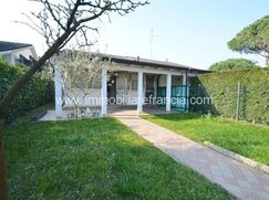 Casa Bi/Trifamiliare in Residenziale
