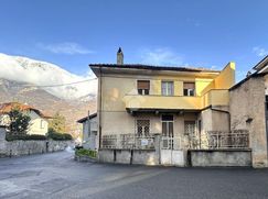 Casa Bi/Trifamiliare in Residenziale