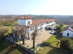 Casa Bi/Trifamiliare in Residenziale