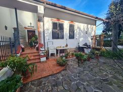 Casa Bi/Trifamiliare in Residenziale