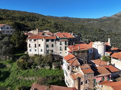 Casa Bi/Trifamiliare in Residenziale