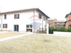 Casa Bi/Trifamiliare in Residenziale