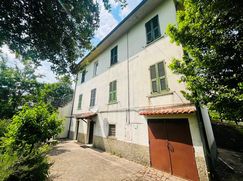 Casa Bi/Trifamiliare in Residenziale