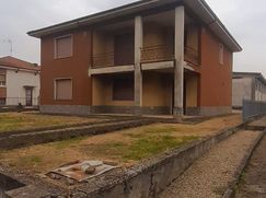 Casa Bi/Trifamiliare in Residenziale