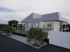 Casa Bi/Trifamiliare in Residenziale