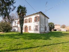 Casa Bi/Trifamiliare in Residenziale