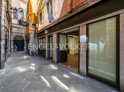Negozio/Locale commerciale in Commerciale