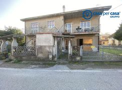 Casa Bi/Trifamiliare in Residenziale