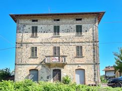 Casa Bi/Trifamiliare in Residenziale