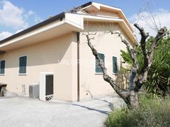 Casa Bi/Trifamiliare in Residenziale
