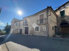 Casa Bi/Trifamiliare in Residenziale