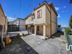 Casa Bi/Trifamiliare in Residenziale