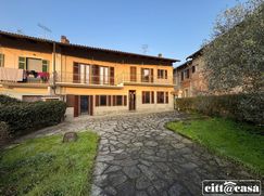Casa Bi/Trifamiliare in Residenziale