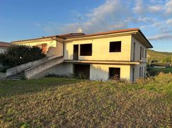 Casa Bi/Trifamiliare in Residenziale