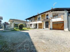 Casa Bi/Trifamiliare in Residenziale