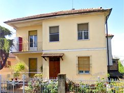 Casa Bi/Trifamiliare in Residenziale