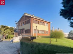 Casa Bi/Trifamiliare in Residenziale