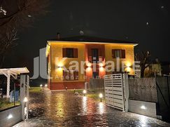 Casa Bi/Trifamiliare in Residenziale
