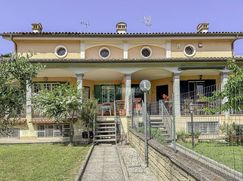 Casa Bi/Trifamiliare in Residenziale