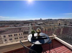 Attività/Licenza (con o senza mura) in Commerciale