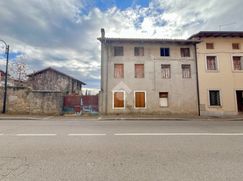 Casa Bi/Trifamiliare in Residenziale
